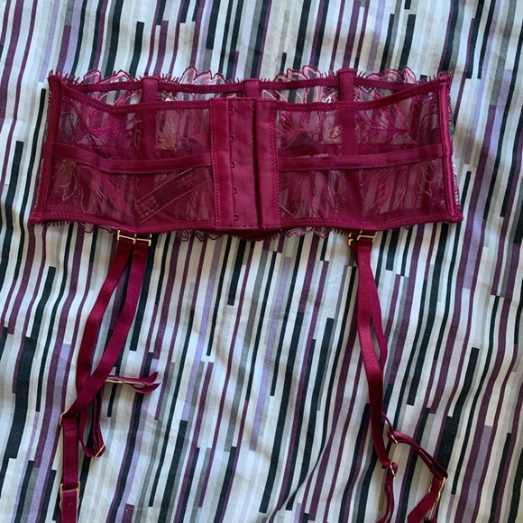 Victoria’s Secret Very Sexy floral waist cincher - Picture 2 of 2